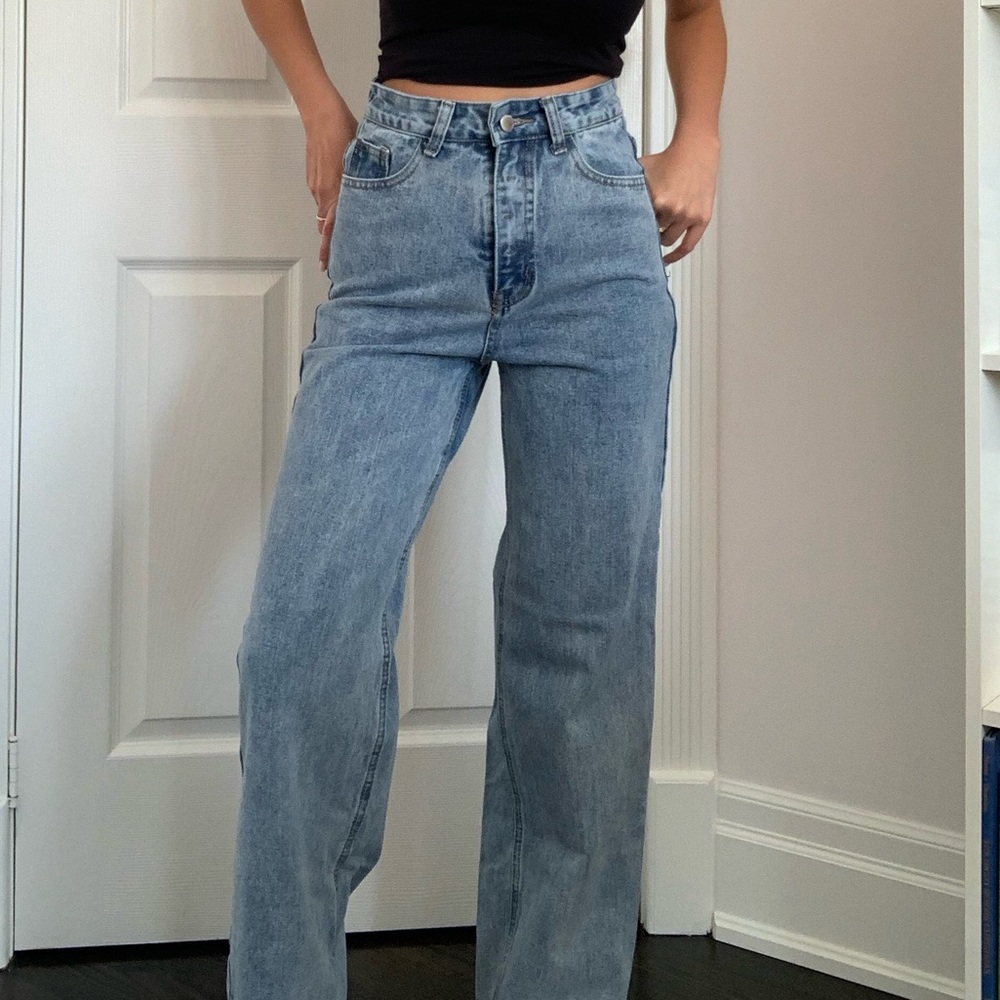 Wide leg jeans - super high waisted